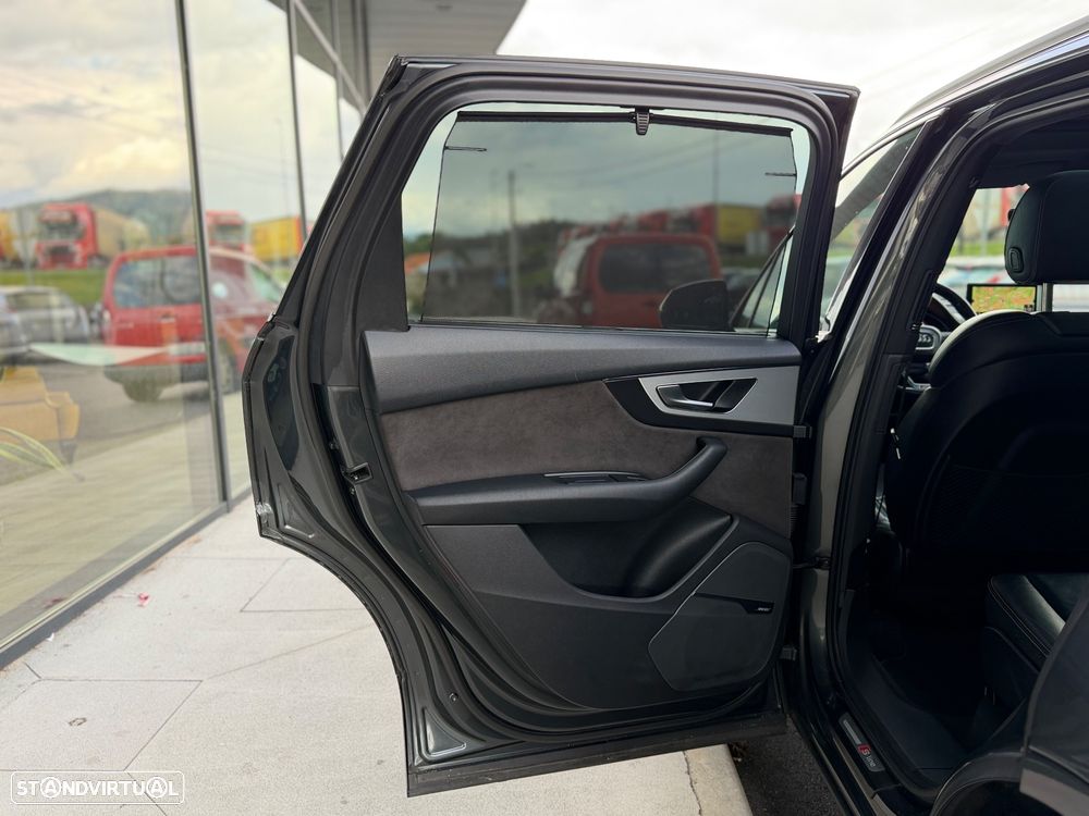 Audi Q7 3.0 TDI quattro tiptronic 7L - 26
