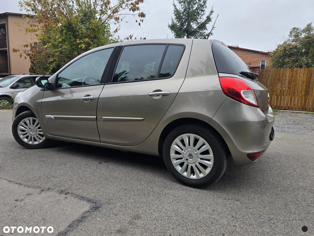 Renault Clio 1.2 16V 75 Expression - 24