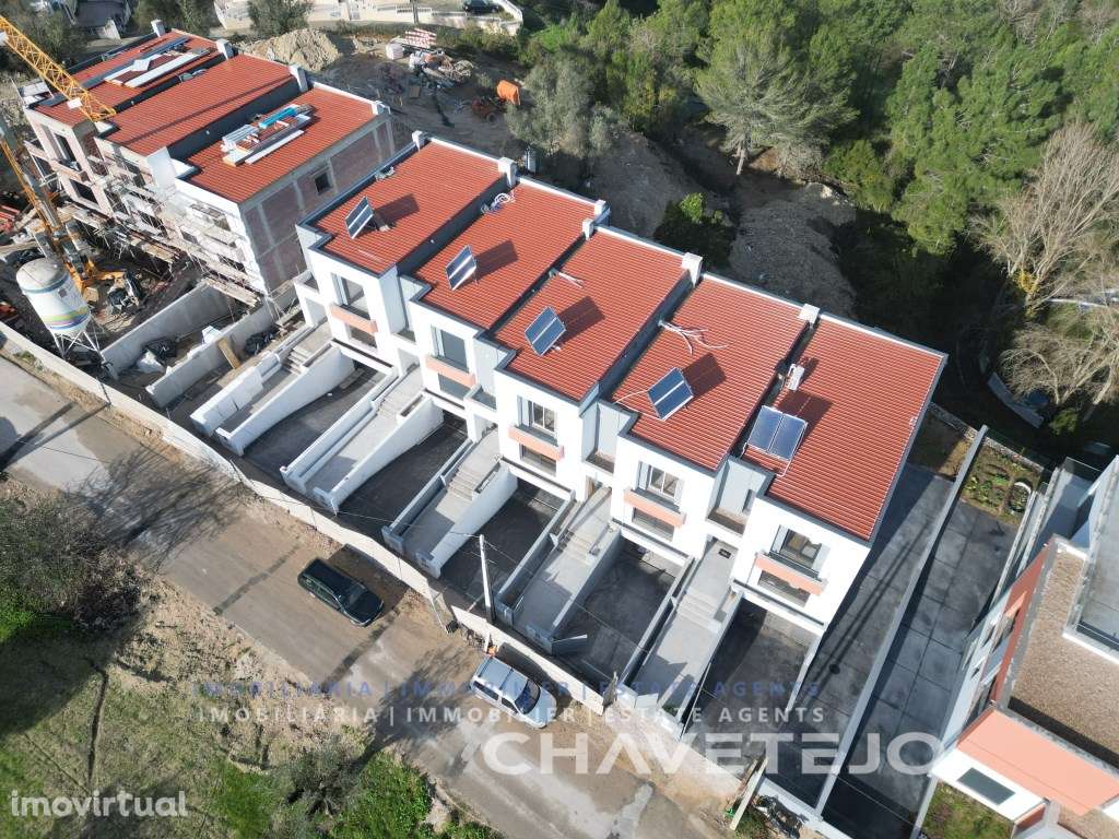 Moradia T4 de arquitectura moderna junto à cidade de Tomar. Ultimas... - Grande imagem: 3/18