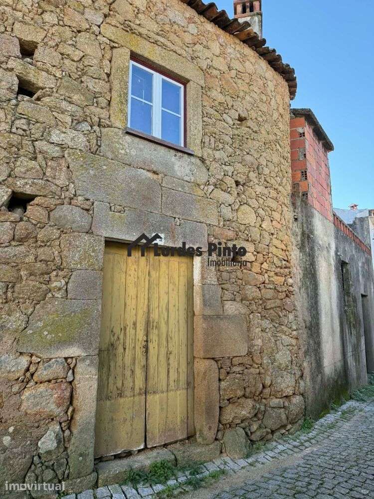 Duas moradias em pedra para restauro - Grande imagem: 2/9