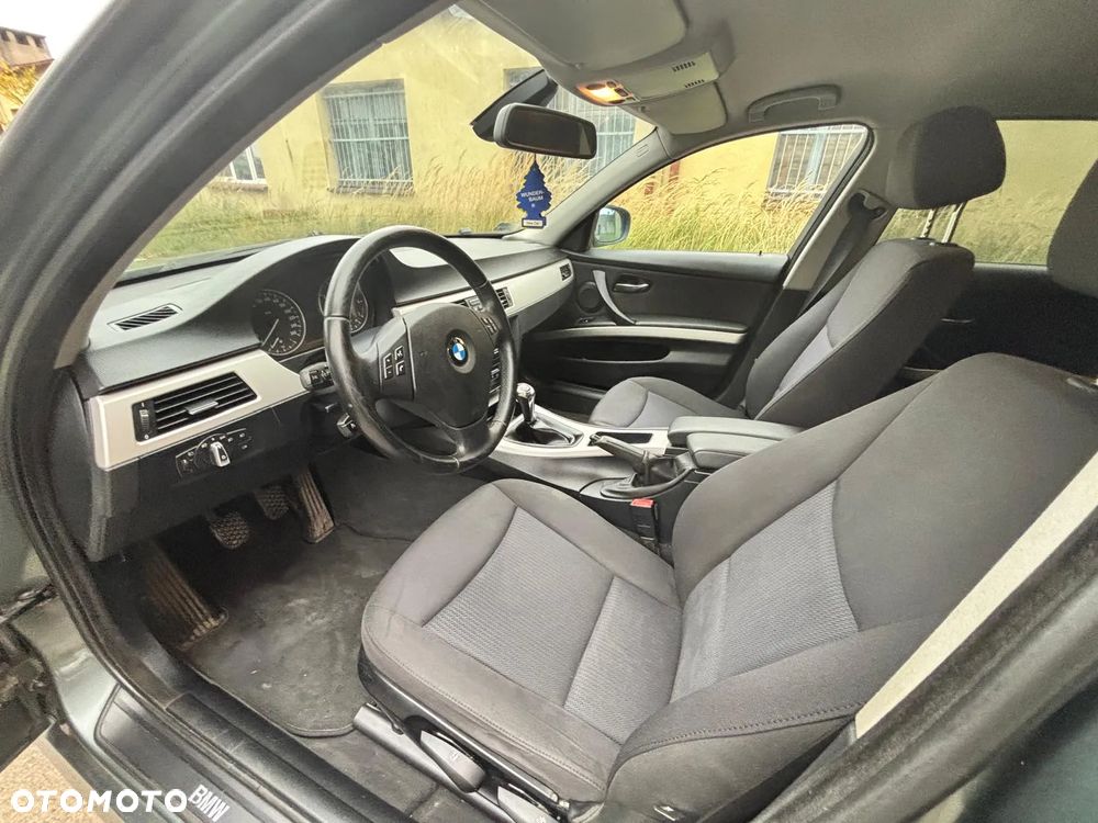 BMW Seria 3 318i - 21