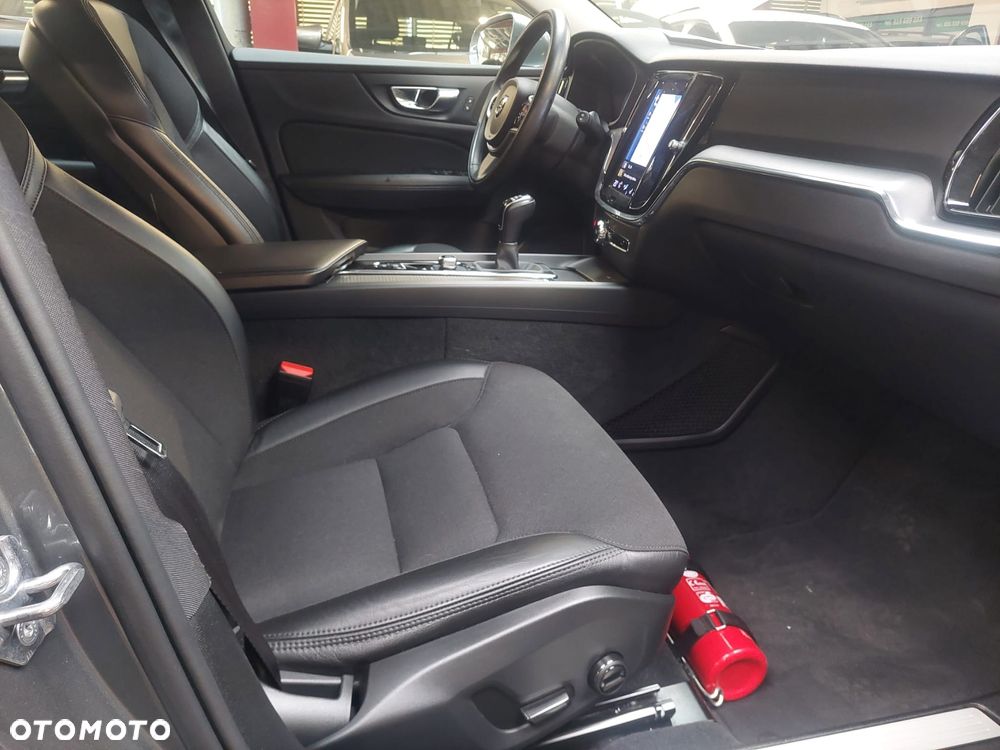 Volvo V60 D3 Momentum - 35