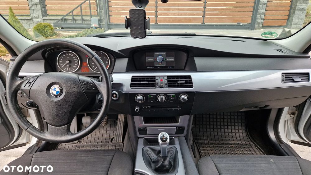 BMW Seria 5 523i - 11