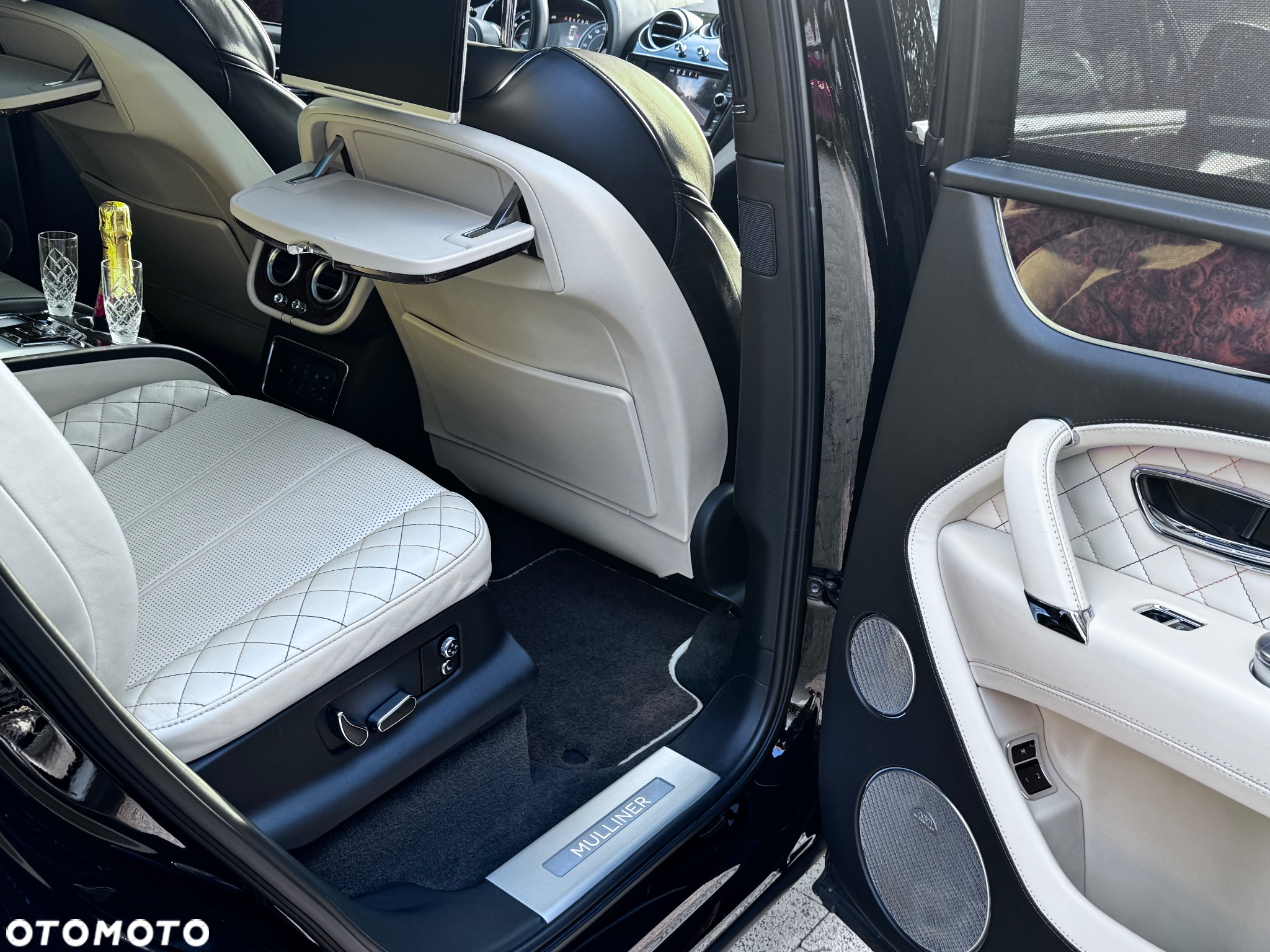 Bentley Bentayga W12 Mulliner - 13