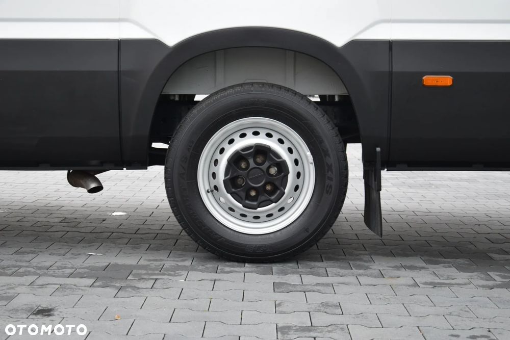Iveco DAILY MAXI 35S16 / 2.3 - 160 KM / AUTOMAT HI-MATIC / NOWY MODEL / 3 OSOBY / DOSTAWCZE / BLASZAK / KLIMA / CZUJNIKI COFANIA / NISKI PRZEBIEG / 2022 / SERWISOWANY / Z NIEMIEC - 15