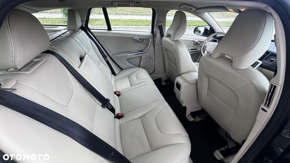 Volvo V60 Cross Country T5 AWD Summum - 13
