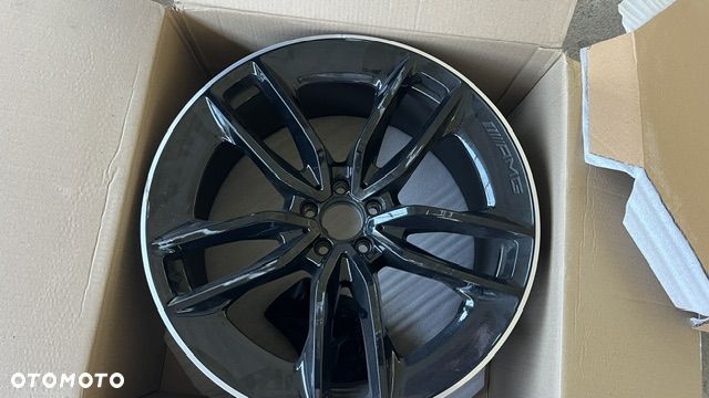 Oryginalna Felga tył z oponą Pirelli do Mercedes GLE w167 22'' czarne AMG - 2