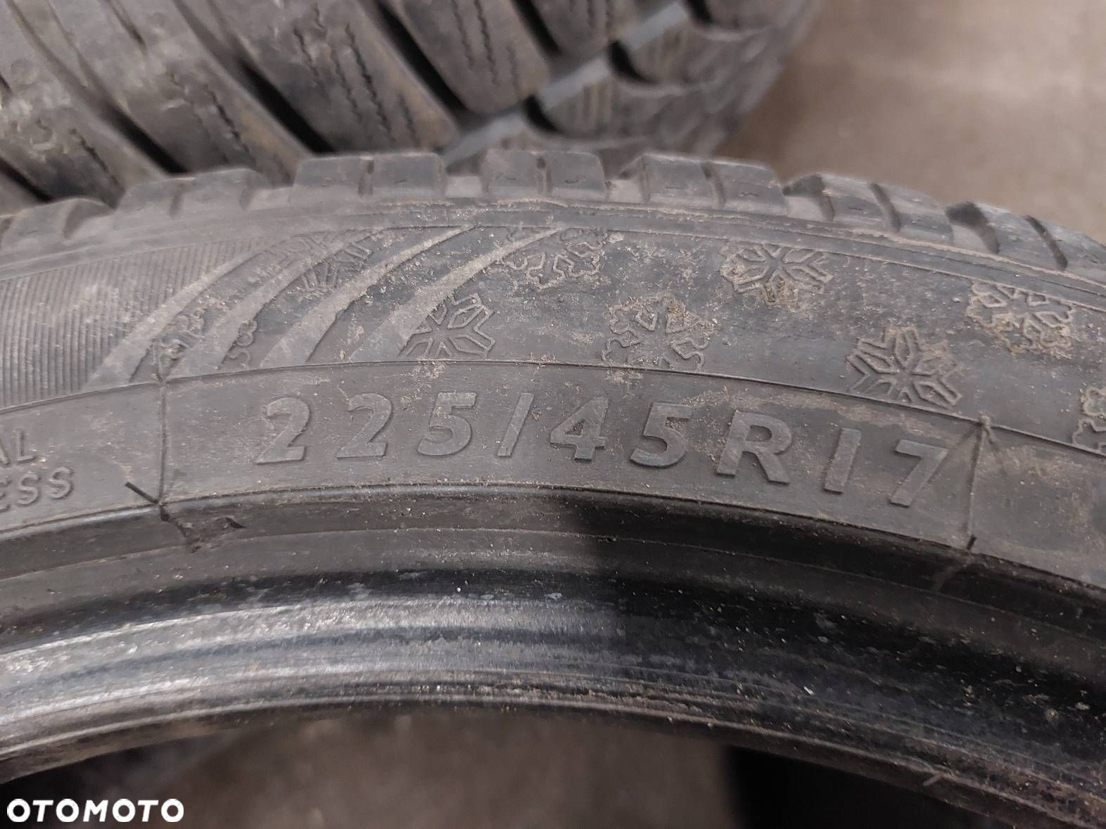 OPONY ZIMOWE 4 SZT 225/45R17 2014R DUNLOP SP WINTER SPORT 4D - 4