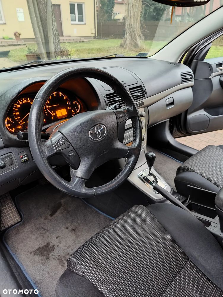 Toyota Avensis 1.8 VVT-i Automatik Sol - 12