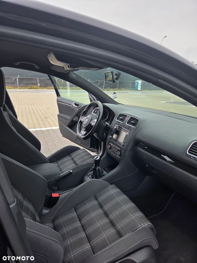 Volkswagen Golf - 10