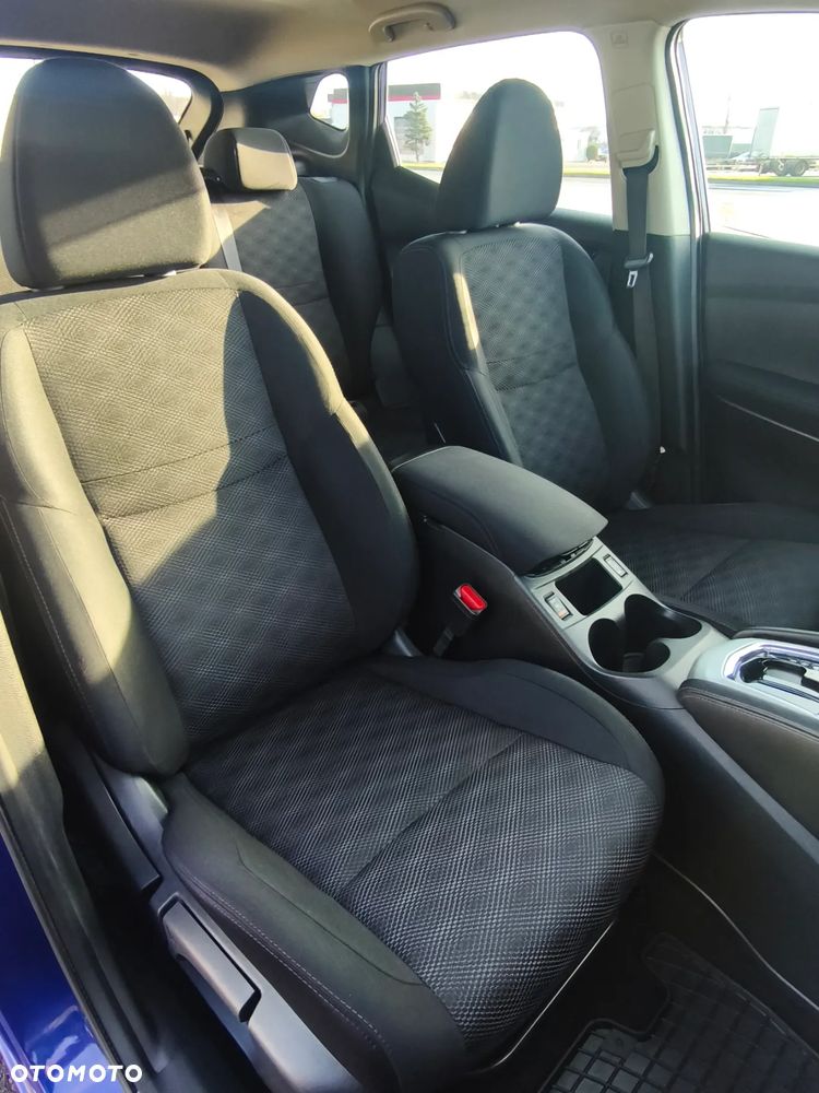 Nissan Qashqai 1.6 DCi Xtronic TEKNA - 24