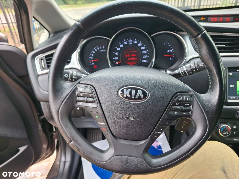 Kia Ceed 1.4 CVVT ISG Dream Team Edition - 11