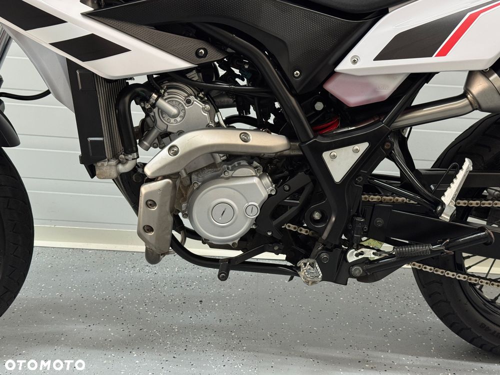 Yamaha WR - 19