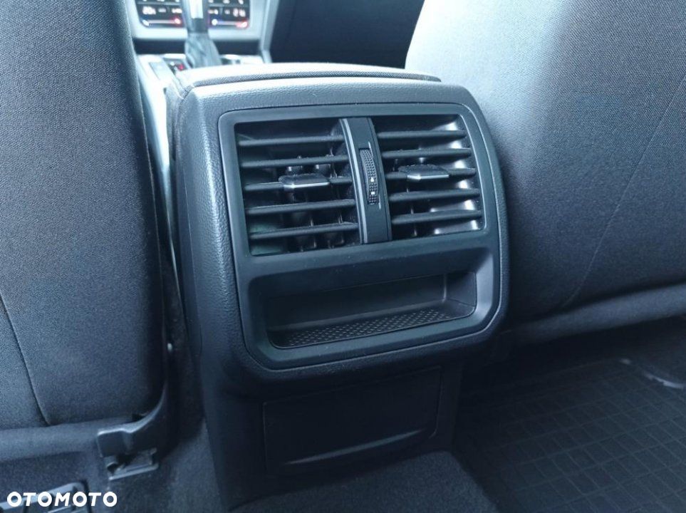 Volkswagen Passat - 14