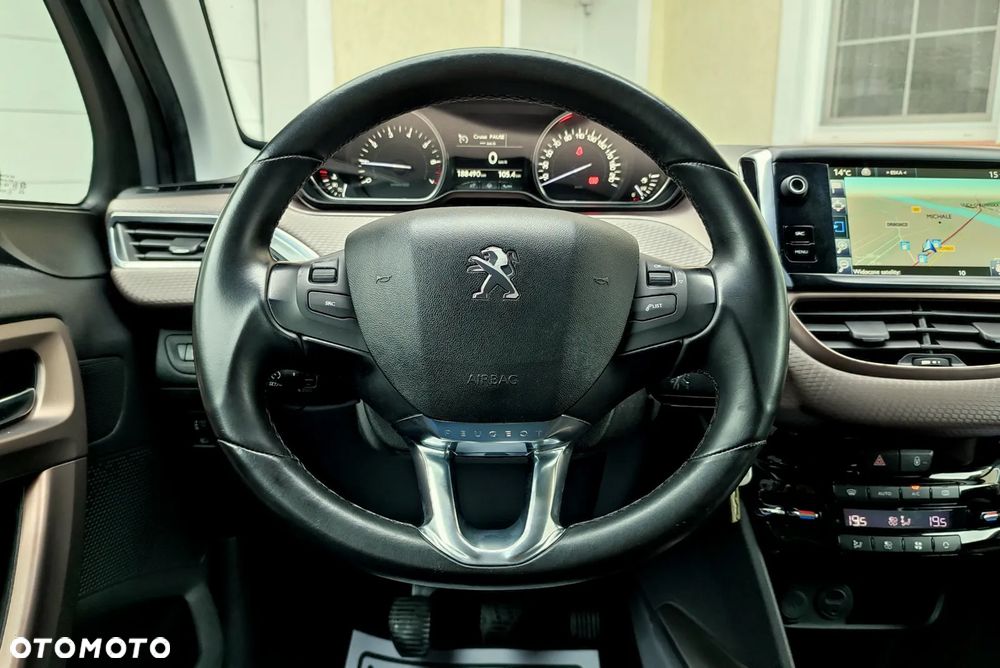 Peugeot 2008 1.2 Pure Tech Allure S&S - 9