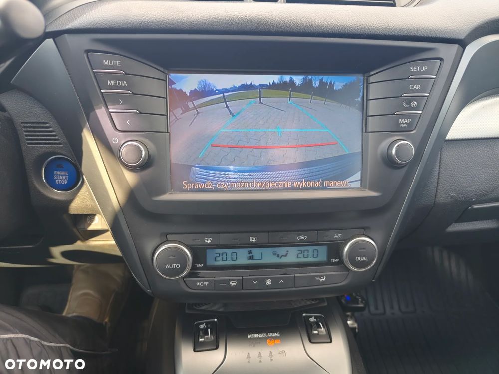 Toyota Avensis 1.8 Premium MS - 25