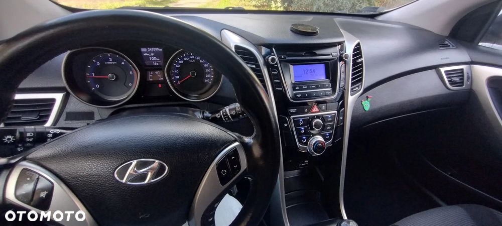 Hyundai i30 1.6 D Classic + - 14