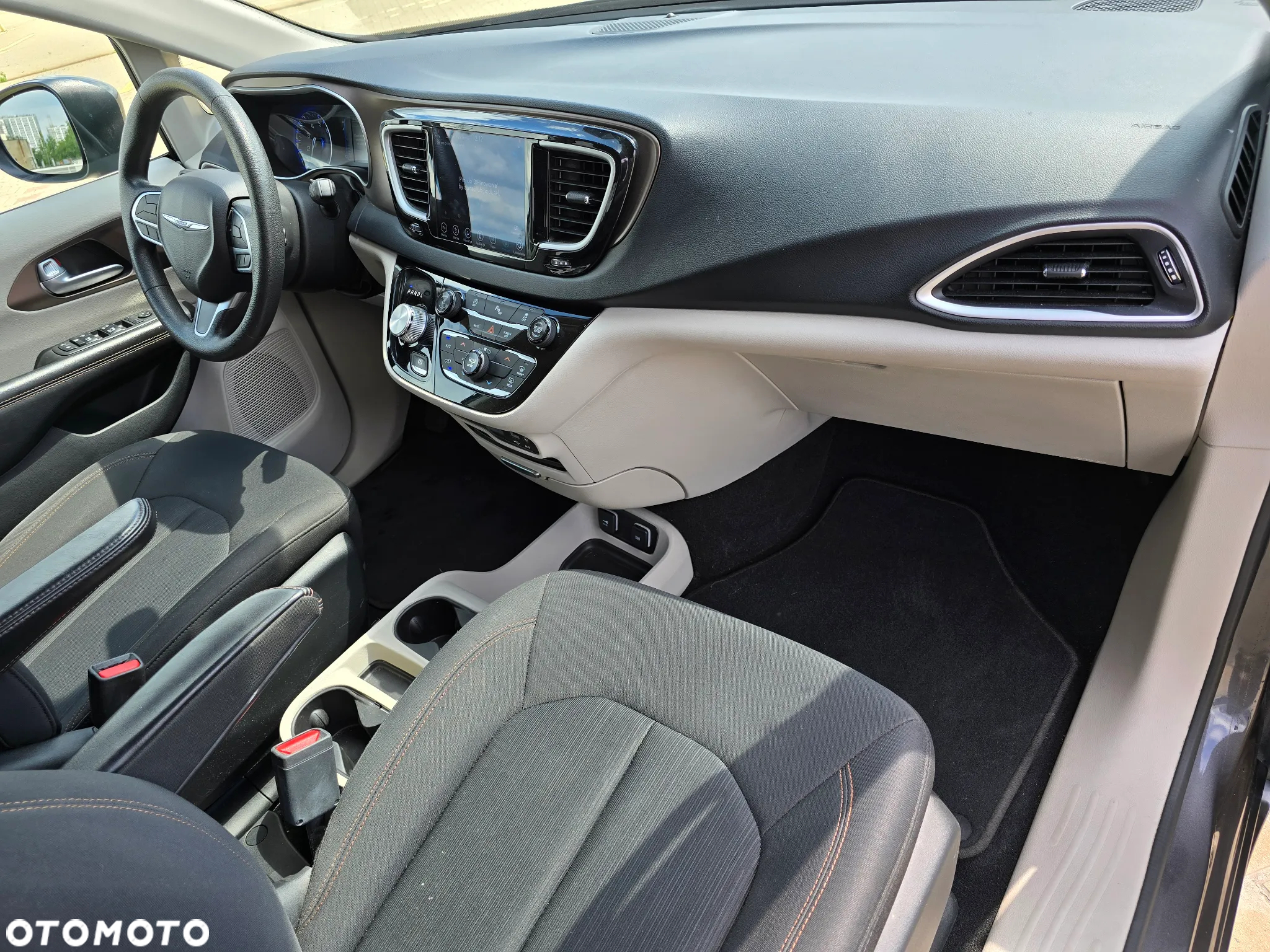 Chrysler Pacifica - 19