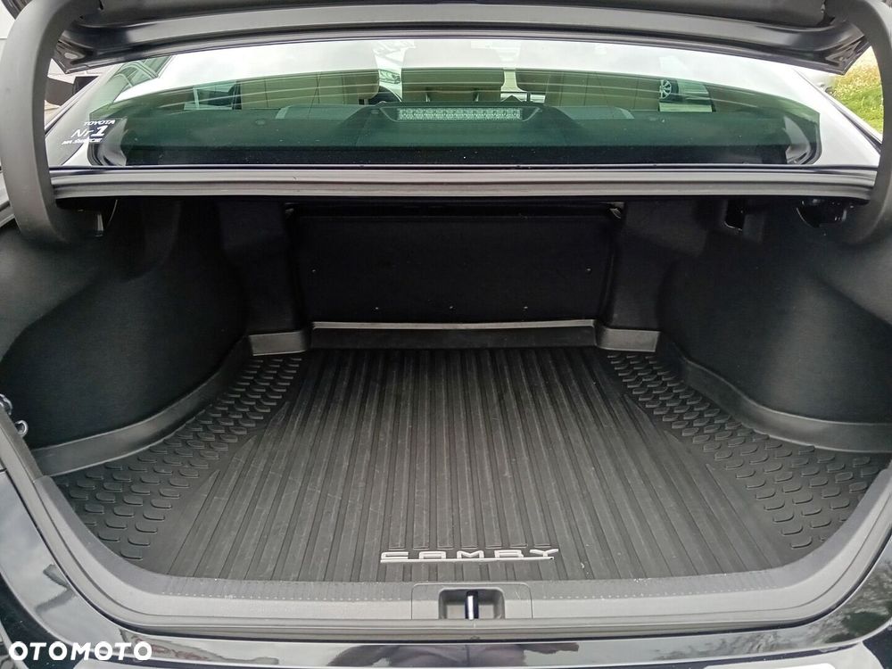 Toyota Camry 2.5 Hybrid Executive CVT - 8