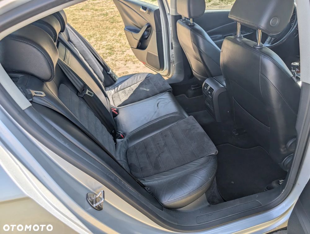 Volkswagen Passat 2.0 TDI DPF Highline - 8