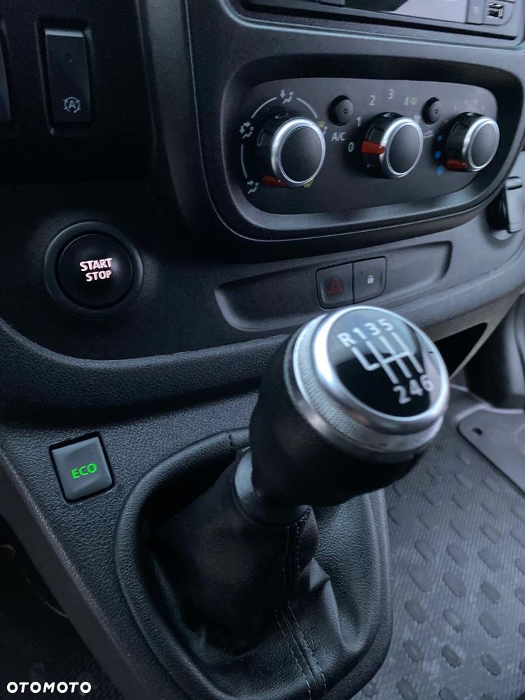 Renault Trafic - 12