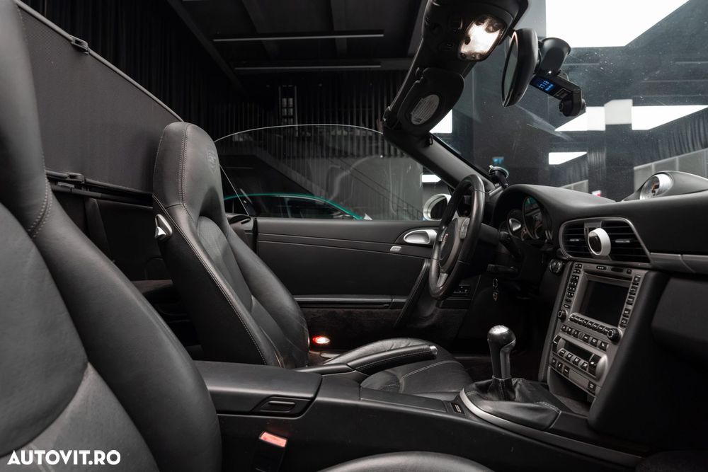 Porsche 911 Carrera 4 S - 24