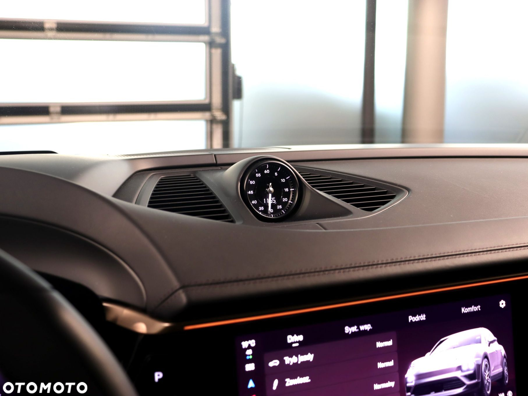 Porsche Macan - 24