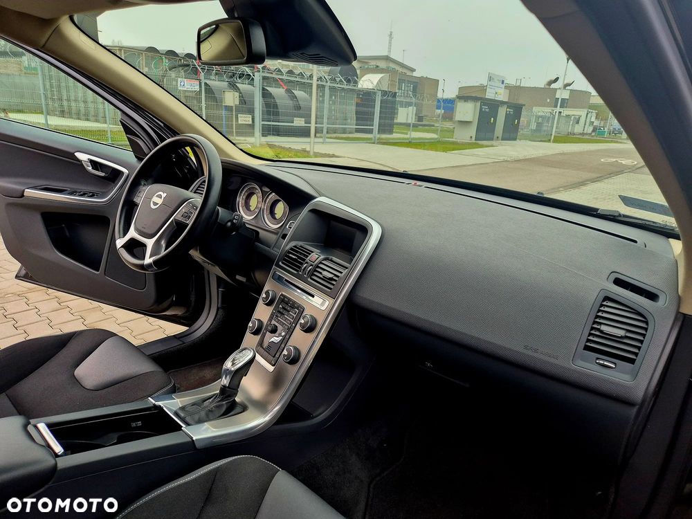Volvo XC 60 2.4D AWD Momentum - 11