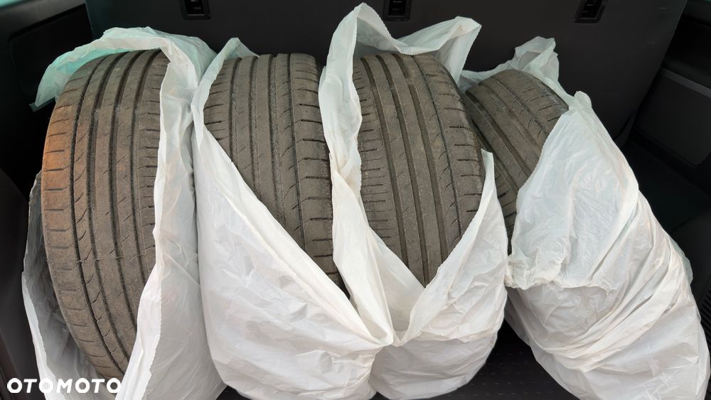 Volkswagen Multivan - 28