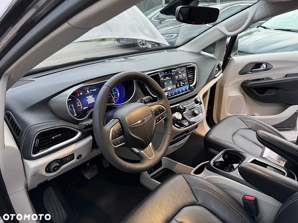 Chrysler Pacifica - 22