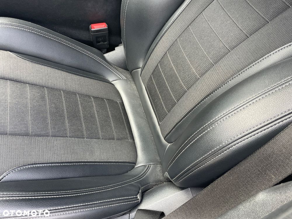 BMW Seria 3 318d Sport Line Shadow - 12