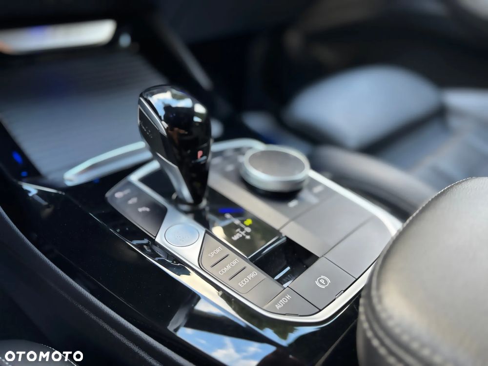 BMW X3 sDrive18d Advantage sport - 29