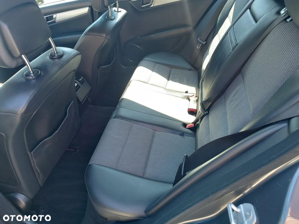 Mercedes-Benz Klasa C 220 CDI DPF Automatik Avantgarde - 13