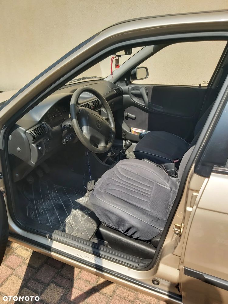 Opel Astra 1.4 GL / Club - 6