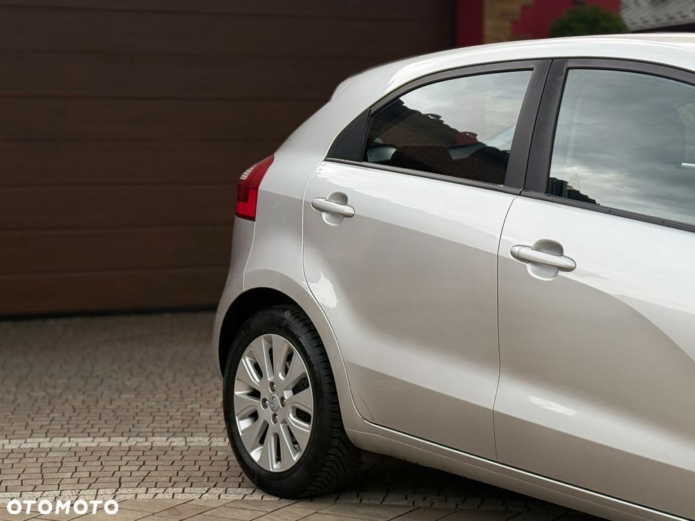 Kia Rio - 12