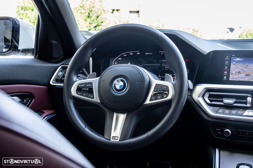 BMW 330 e Pack Desportivo M Pro Auto - 16