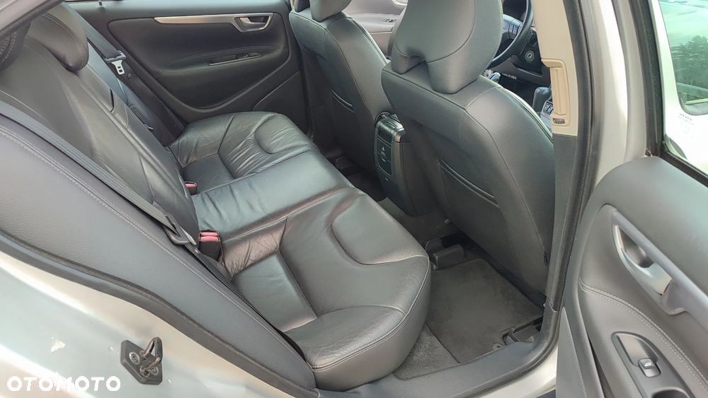 Volvo S60 D5 Kinetic - 26