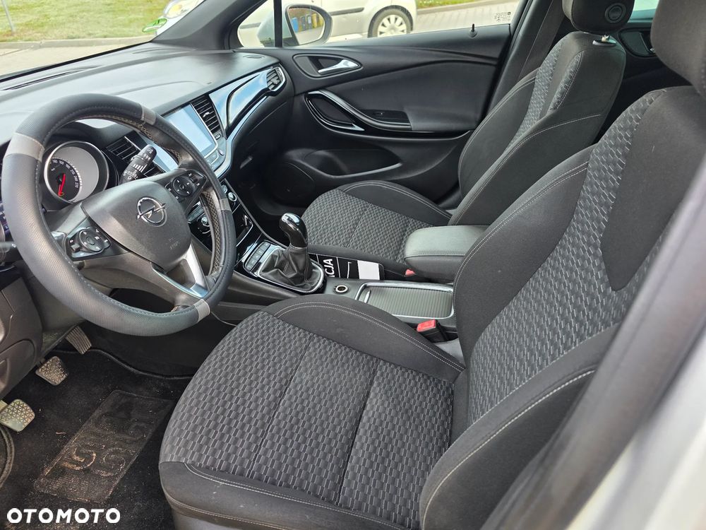 Opel Astra 1.4 Turbo Innovation - 11