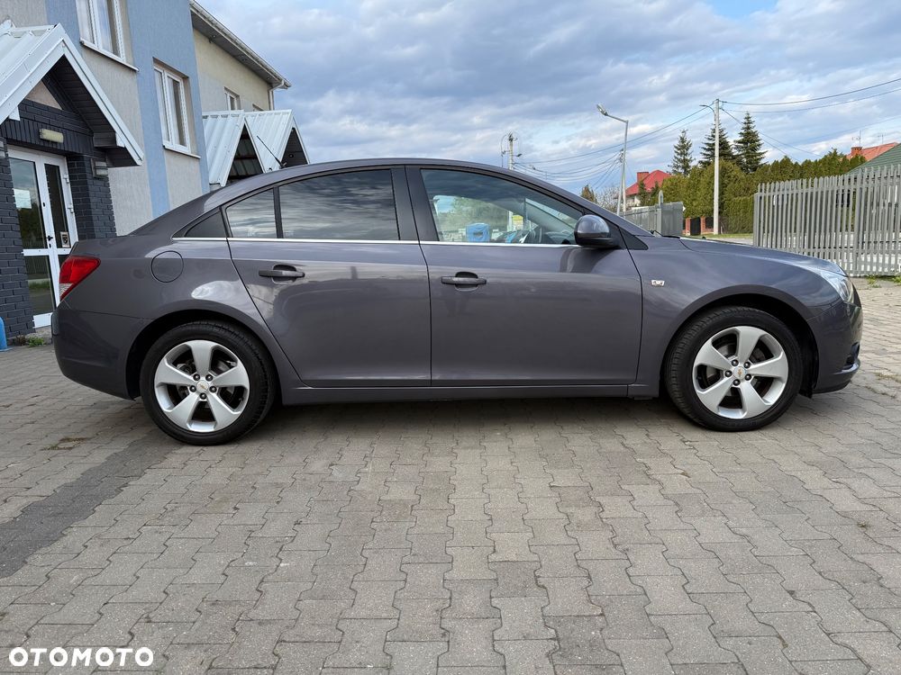Chevrolet Cruze 1.8 LTZ - 9
