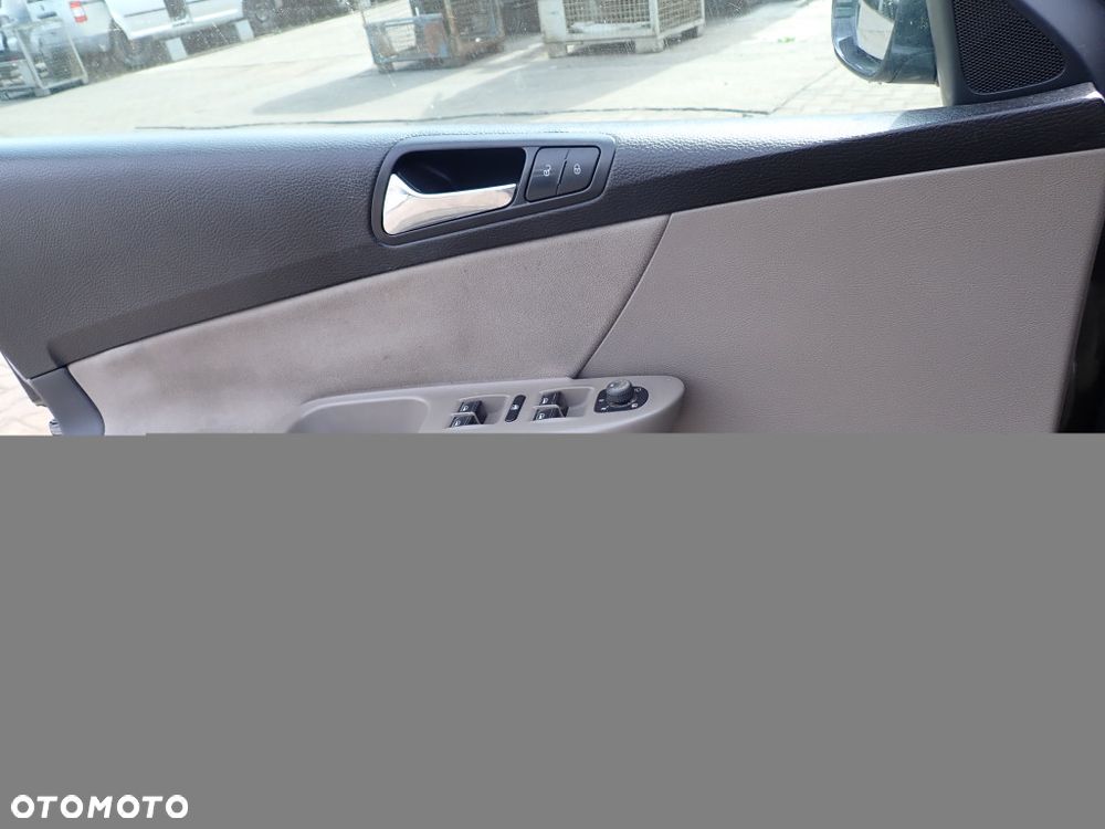 CZĘŚCI - Vw Passat B6 1,9TDI 105KM BXE KOMBI 5B JCX lakier LC8Z  2007r. INDEX - 10046 - 21