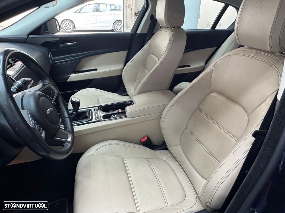 Jaguar XE 2.0 D Prestige - 11