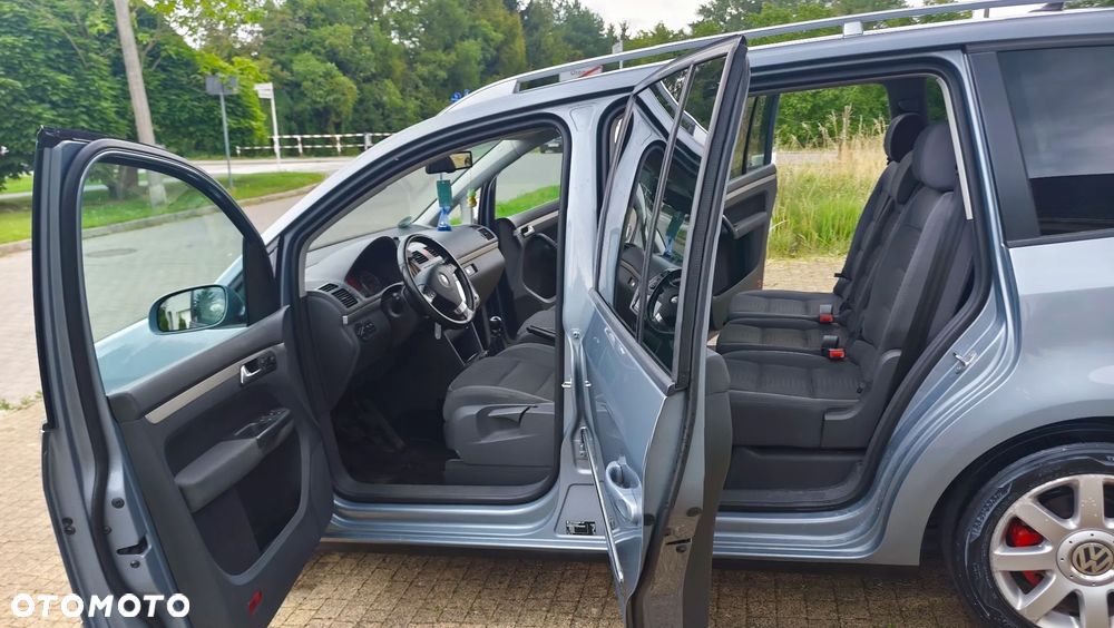 Volkswagen Touran 2.0 TDI R-Line Edition - 4