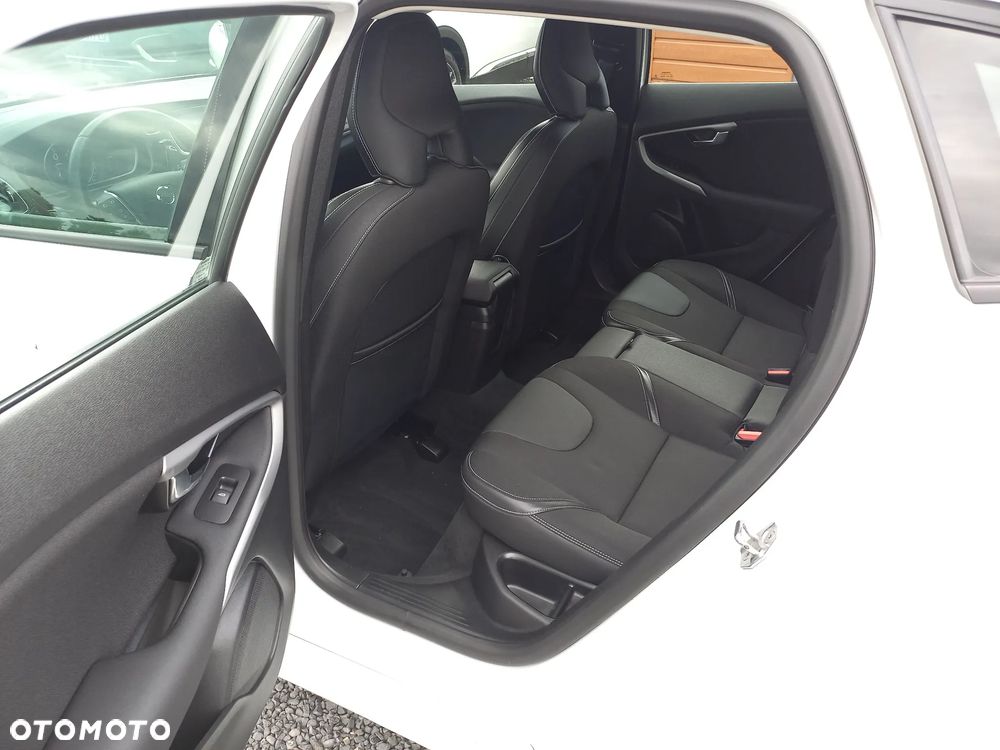 Volvo V40 D2 Momentum - 17