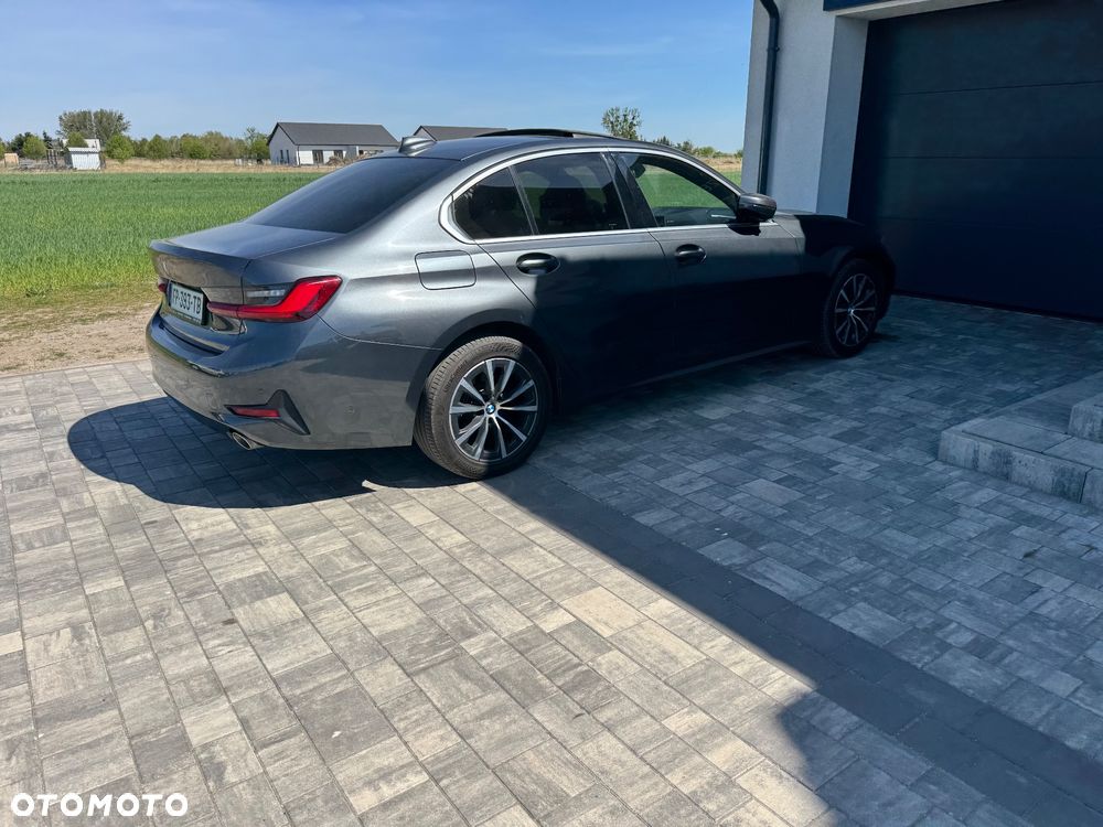 BMW Seria 3 318d mHEV - 26