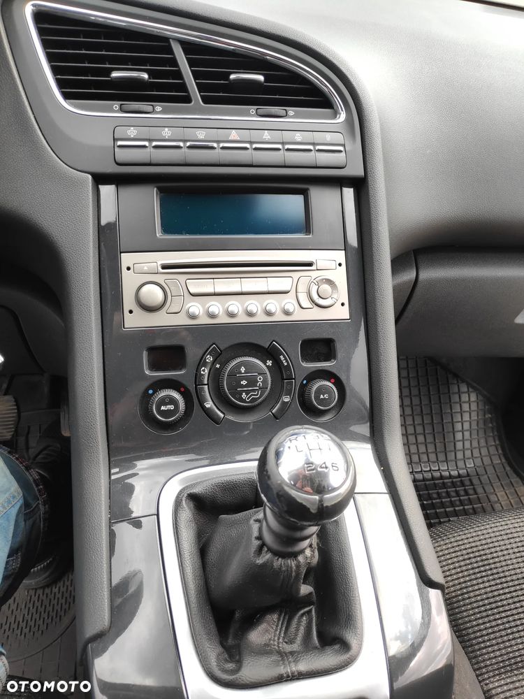 Peugeot 5008 1.6 THP Family - 11