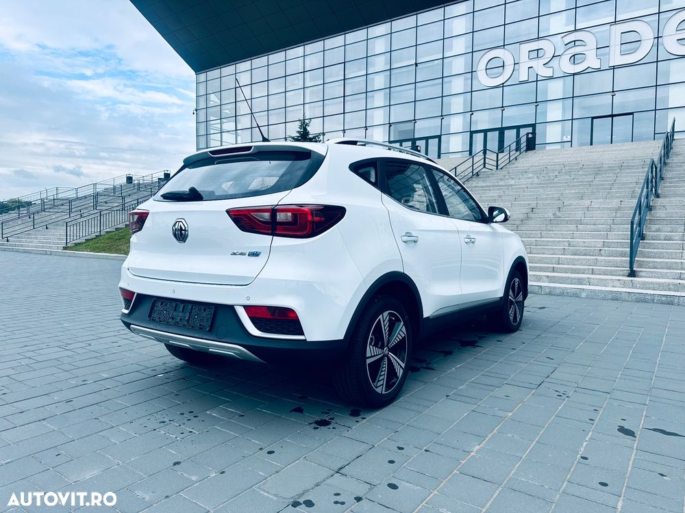 MG ZS EV Luxury - 13