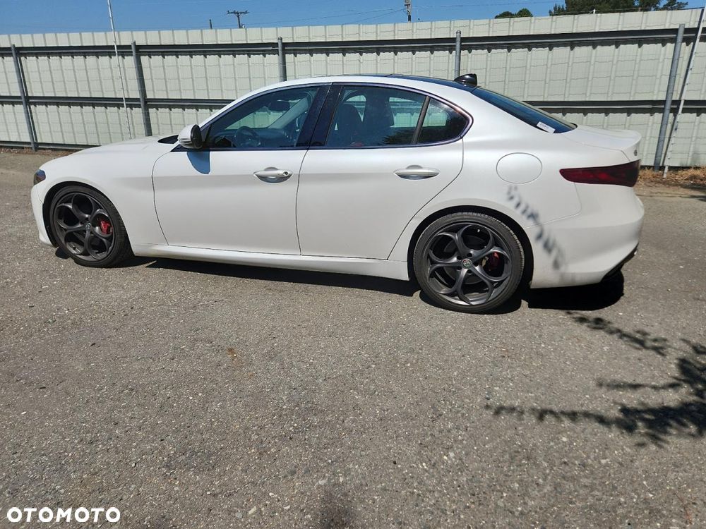 Alfa Romeo Giulia 2.0 Turbo 16V AT8-Q4 Ti - 2