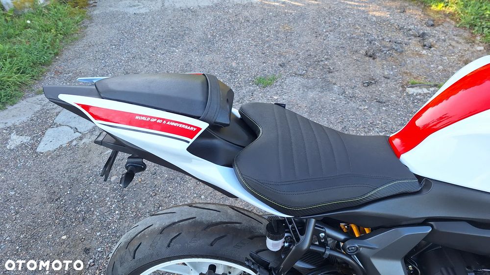 Yamaha R7 - 25