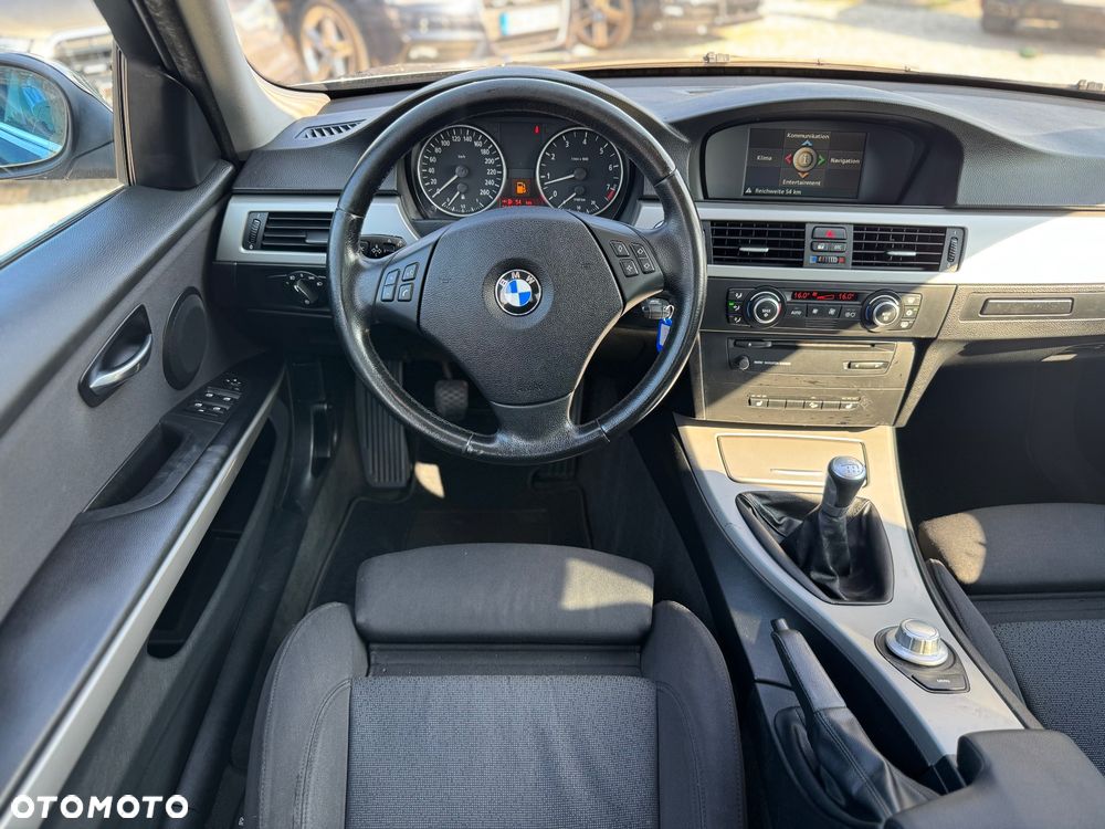 BMW Seria 3 325i - 22