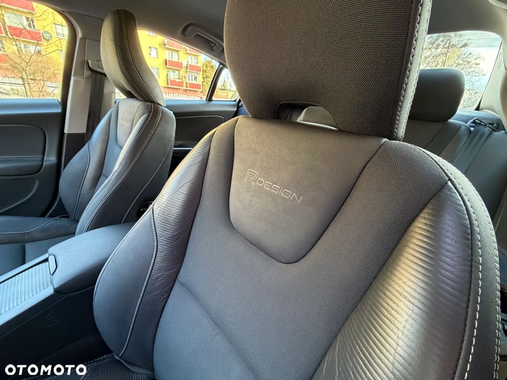 Volvo S60 D4 R-Design - 24